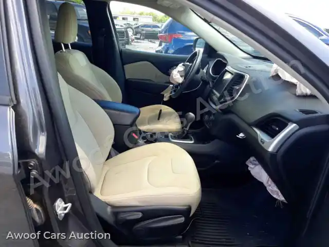 2018 Jeep Cherokee 1C4PJLCB3JD622791 — photo 5 de la vente Copart