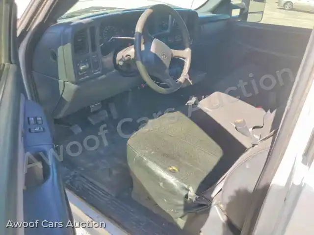 2002 Chevrolet Silverado 1GBHC24U32Z243095 — Copart auction photo 8