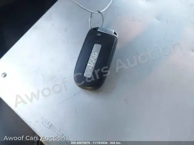 2020 Jeep Cherokee 1C4PJLLB7LD642030 — Iaai auction photo 11